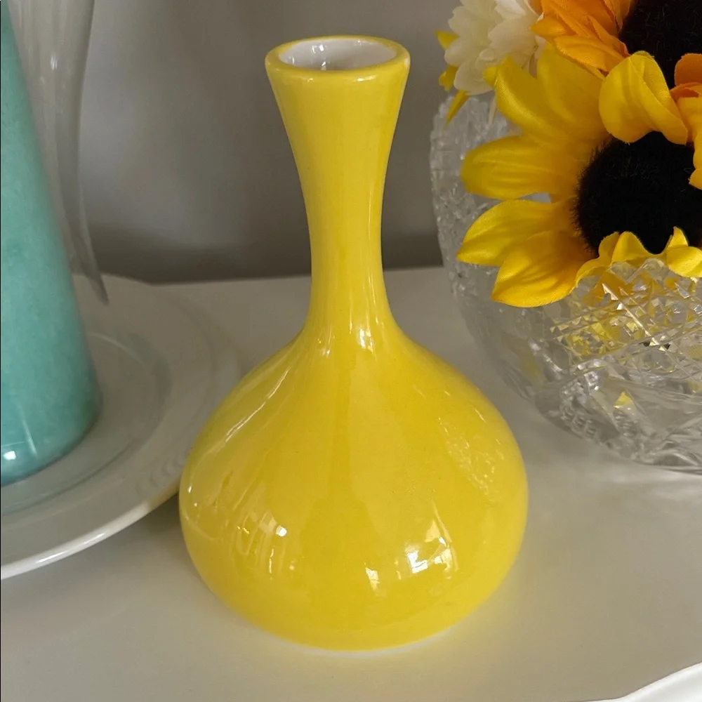 Crate & Barrel Izzy Daffodil Vase
